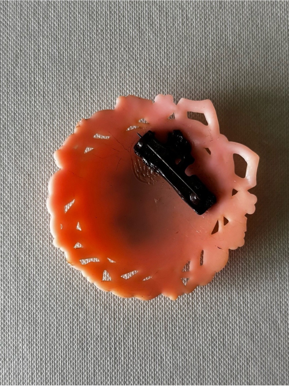 Vintage Pink Early Plastic Hand-painted Bluebirds Brooch - Picture 6 of 8